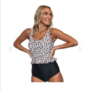 Janela Bay Snow Leopard Criss Cross Back Top